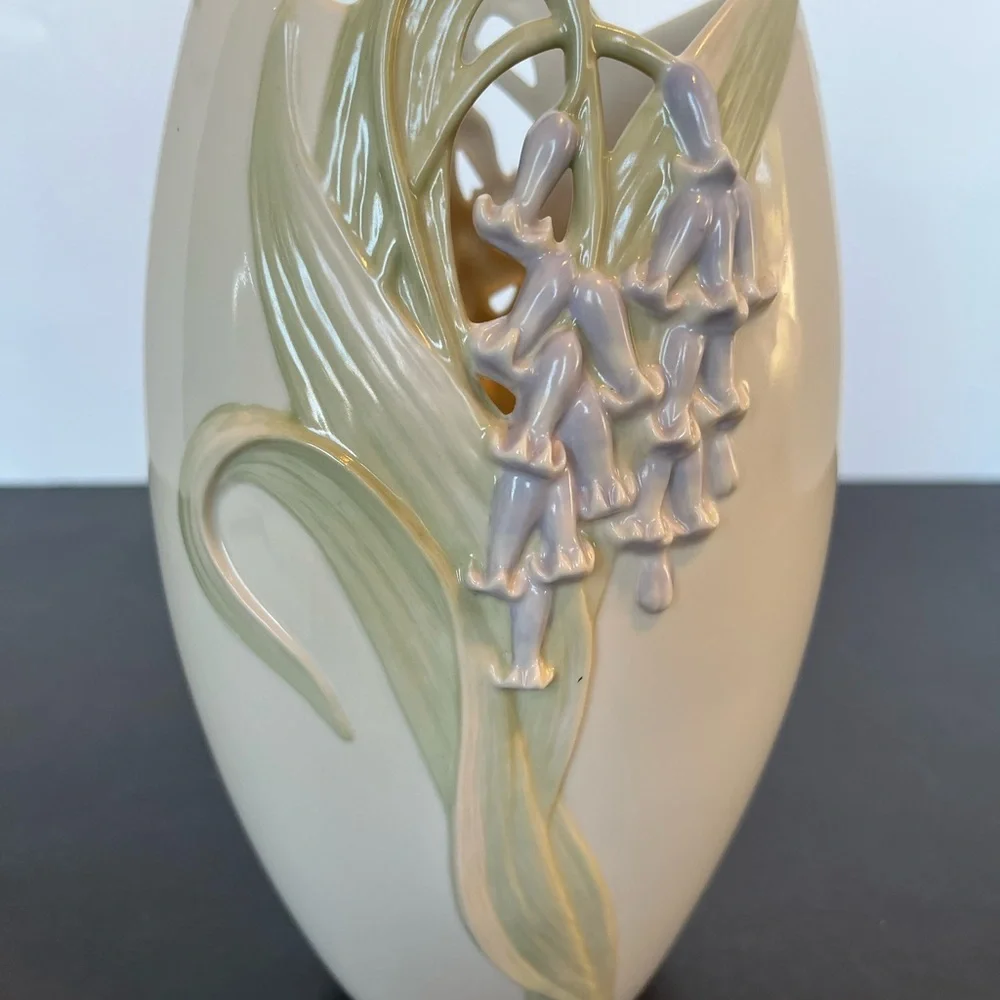 Vintage Lenox Floral Blossoms Blue Bells Vase  NWT